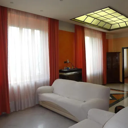 Apartment Elegant Apartment, Close Downtown Milan